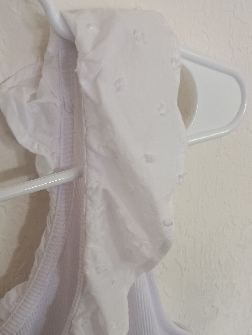 Who What Wear White Ruffle Neck Sleeveless Camisole - Picture 3 of 7